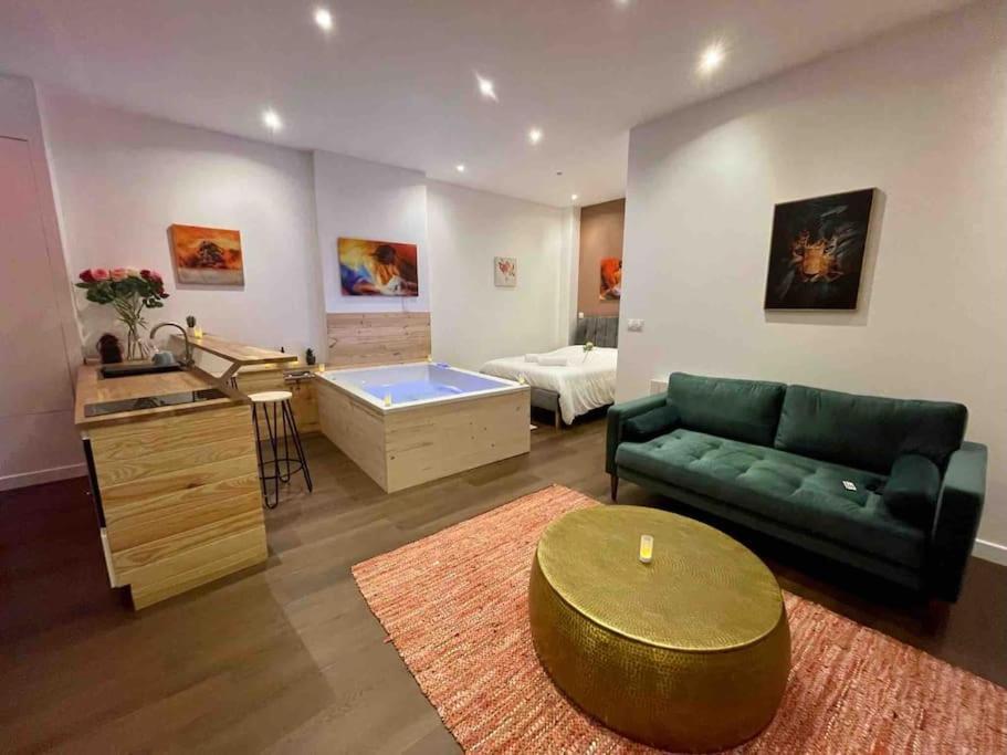 Colline, La Suite Cinema Spa Privee Nancy Exterior foto